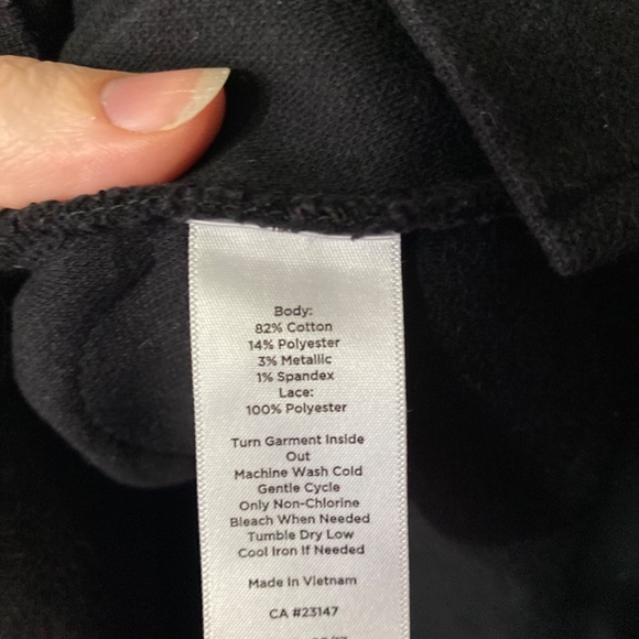 Talbots T-shirt black with little sparkly size M petite - Picture 4 of 4